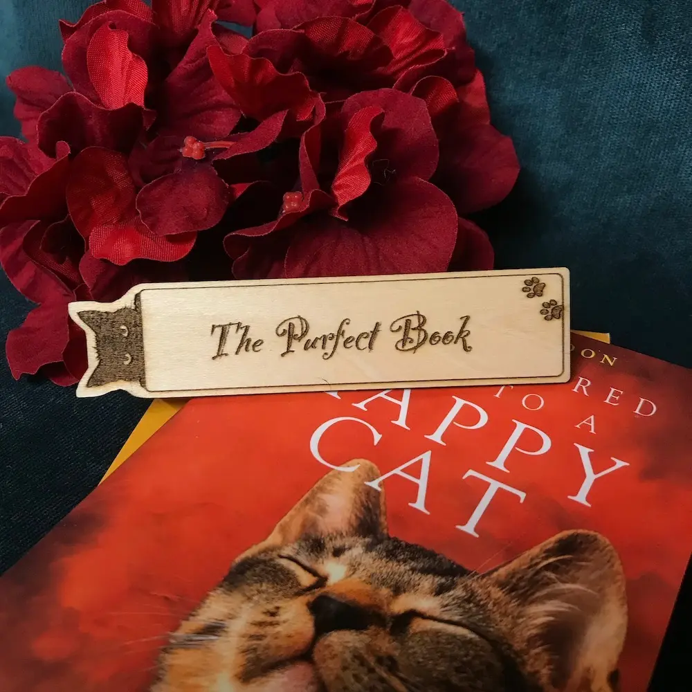 peeking-cat-perfect-bookmark.webp