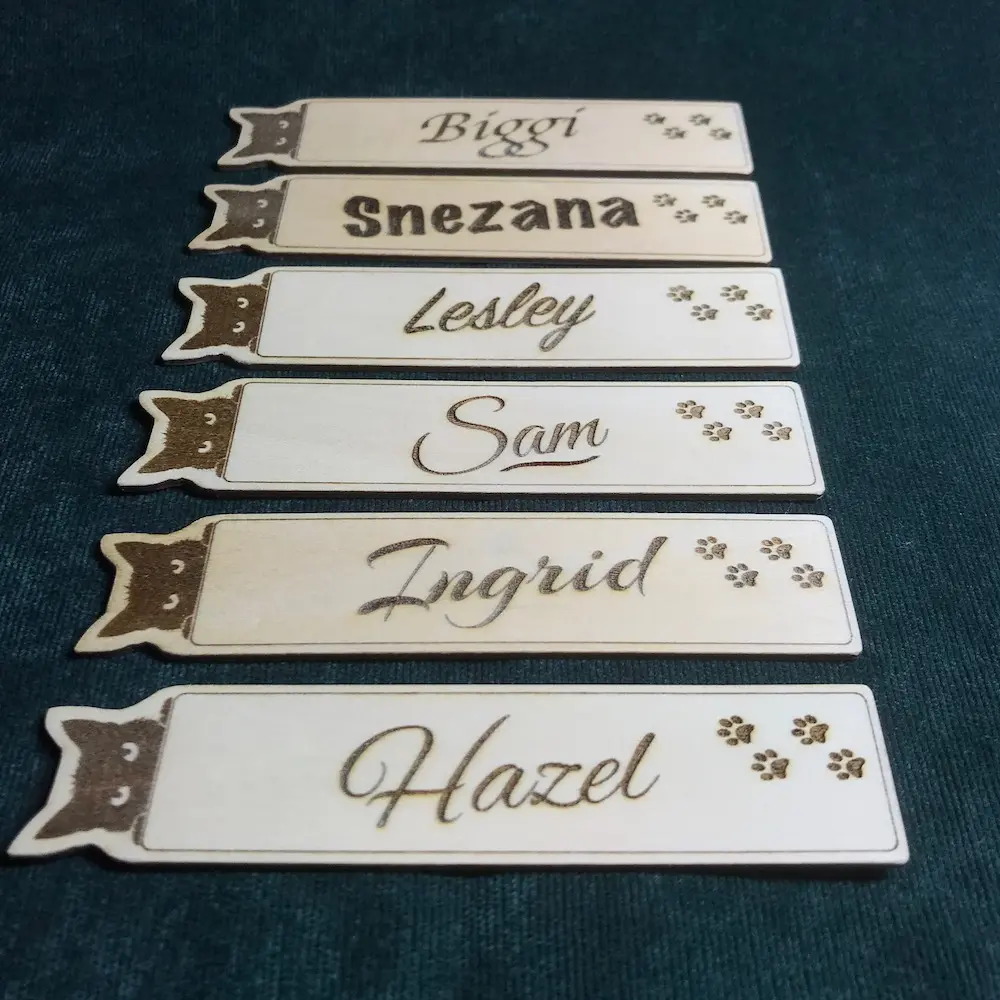 Personlised-peeking-cat-bookmarks.webp
